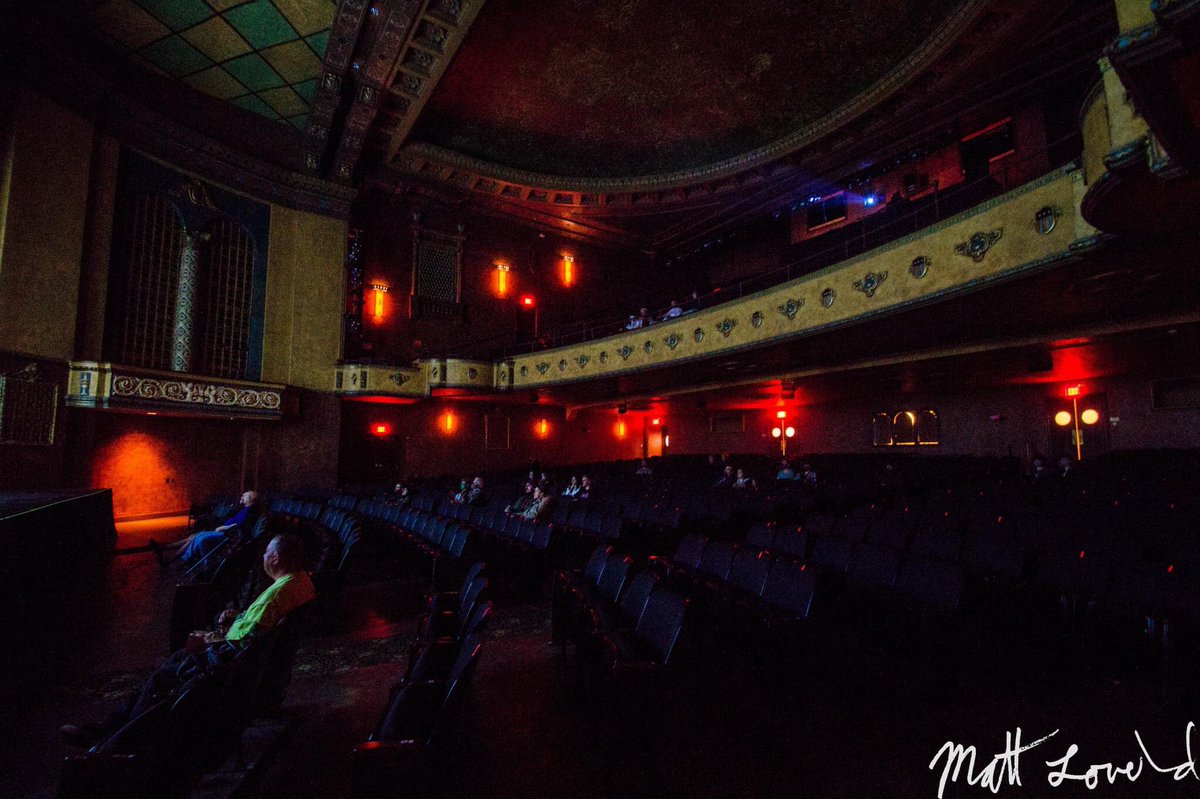 DeitraMagPhotos's tweet photo. Fight Club at the Gillioz Theatre.
3-5-21
.
#fightclub #gillioztheatre #cinematreasures #downtownsgf #event #movie #covidlife #socialdistancing #saveourstages #redalertrestart #ednorton #BradPitt https://t.co/lWGoulD58z