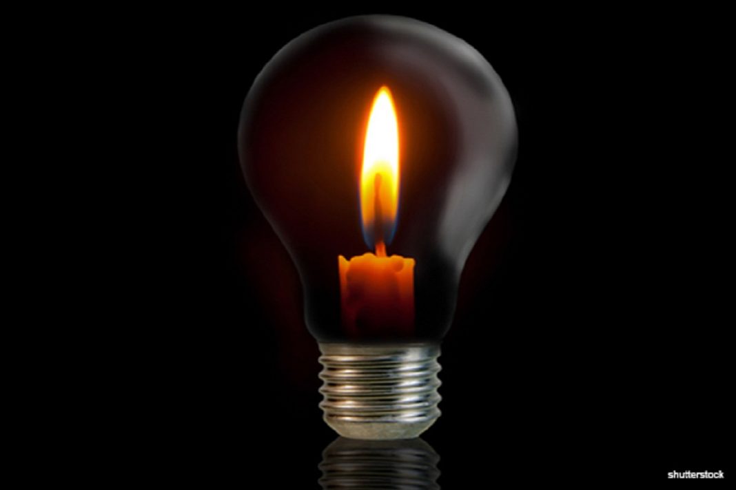 Nuevamente #SinElectricidad el Conjunto Residencial El Paraíso #LosMarrones por la Plaza Madariaga, las residencias Paraíso Plaza y el C.C Multi Plaza #ElParaíso y también #SinAgua #SinGasolina #HastaCuando