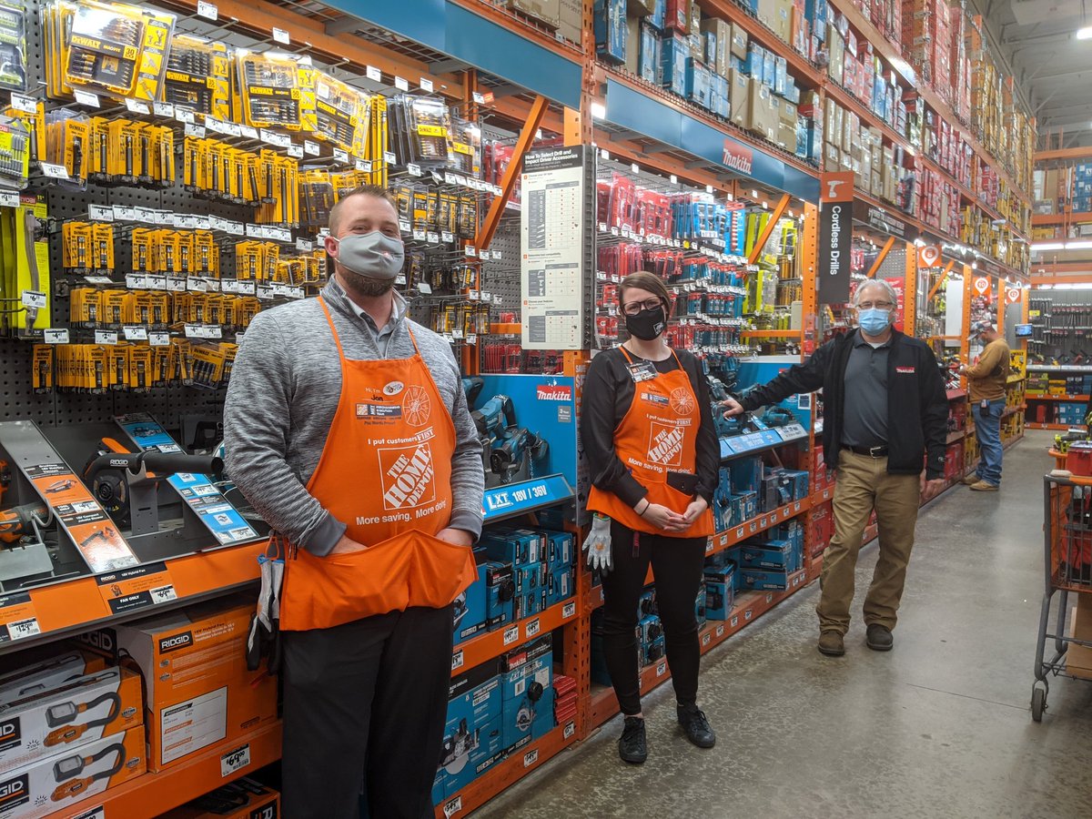 Great Makita quality walk today at #6609! with @THE_JON_LOHMANN and Susan Campbell. Thank you for your great partnership. <a href="/CozyJerry/">Jerry Cozy</a> <a href="/JStorrs91/">Jason Storrs</a>