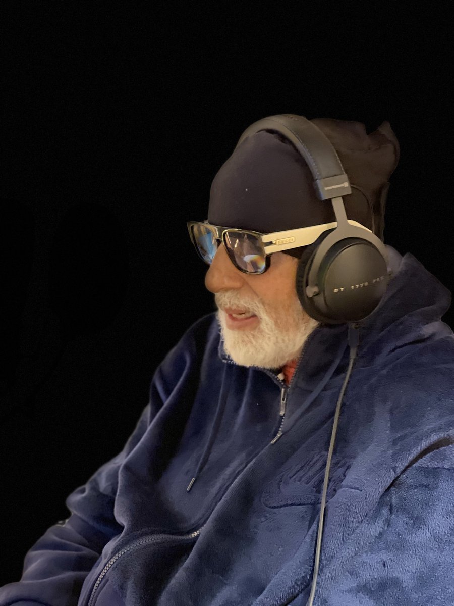 SrBachchan's tweet photo. T 3837 -
हमसे पूछा , 'आप कौन ?' 
हमने कहा , ;हम ख़ामख़ा  ' https://t.co/eWeGTnHXFc