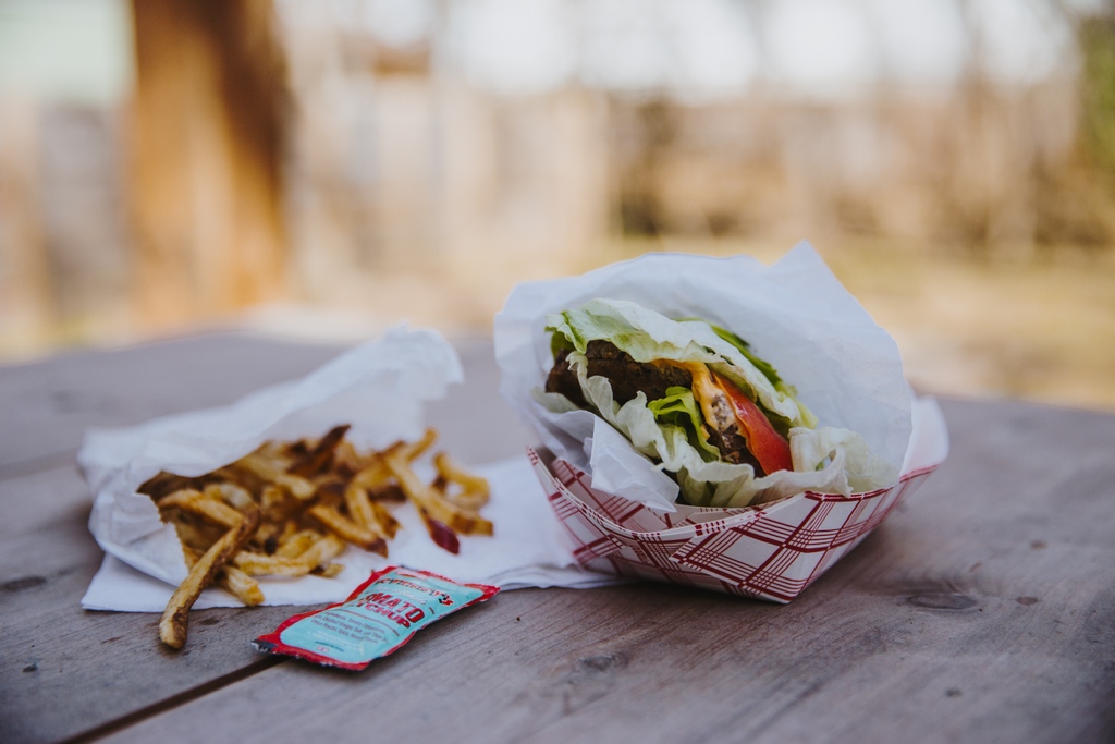 pterrys's tweet photo. #Eatinglight never looked so good. Order any of our #burgers in a lettuce wrap for a quick bite for #lunch! https://t.co/Du5PbvCxw9