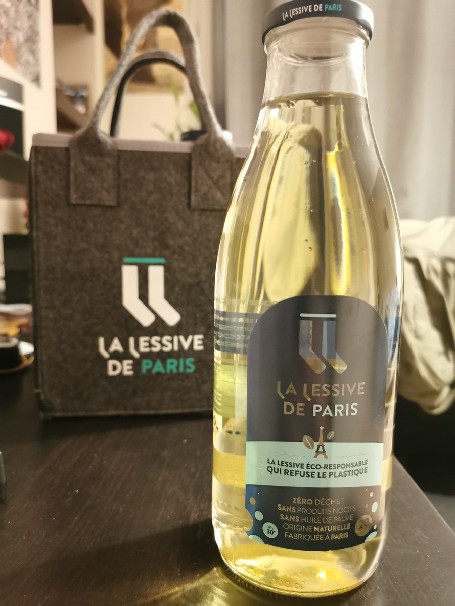 En #Paris crean un detergente libre de residuos tóxicos para el medio ambiente, fabricado localmente y las botellas son de vidrio para poder ser reutilizadas.