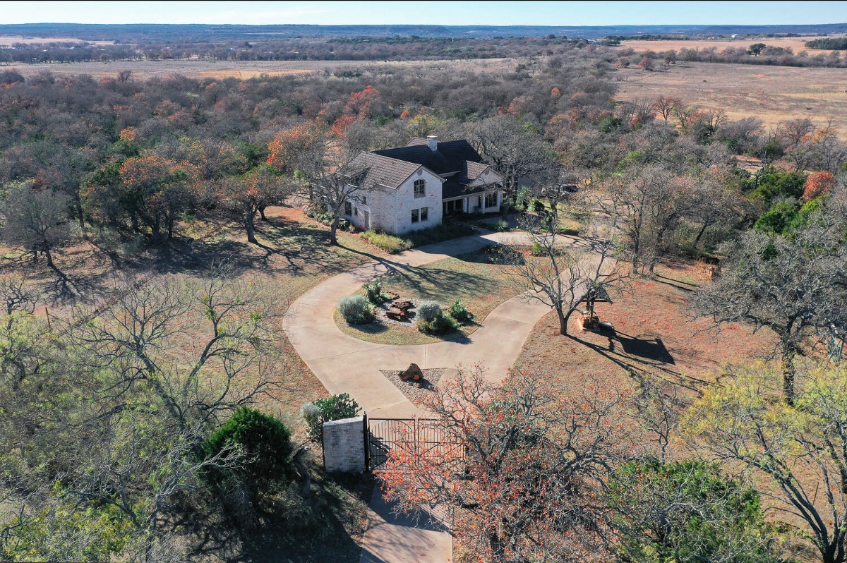 tx_ranch_land's tweet photo. New TexasLand Listing; Willow City Estate on 25 acres with 4,500+ soft home, wine cellar and Vineyard Views - https://t.co/wiQZ9gXFQQ https://t.co/6BJotfxPLA