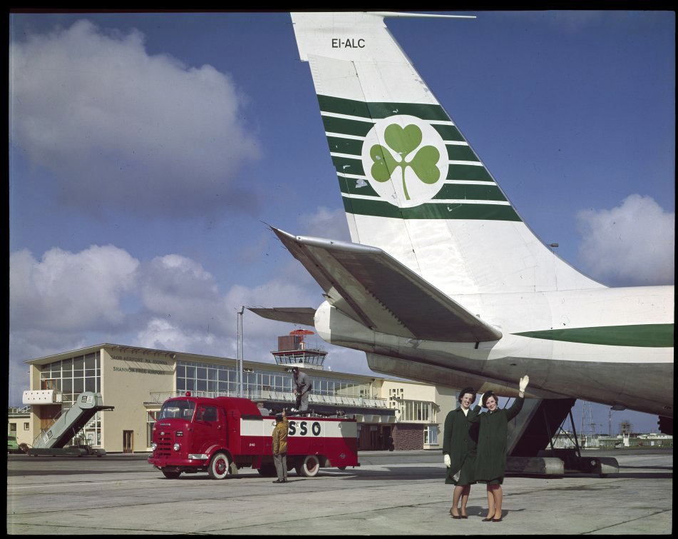 johnhindeprints's tweet photo. County Clare courtesy of John Hinde and his photographers - here is Lahinch; O'Connell Street, Limerick City; and Shannon Free Airport #CoClare #CountryClare @limerickslife #ShannonFreeAirport #Lahinch #OConnellStreet #LimerickLife #LoveLimerick #LimerickCity https://t.co/lXnkj083dY