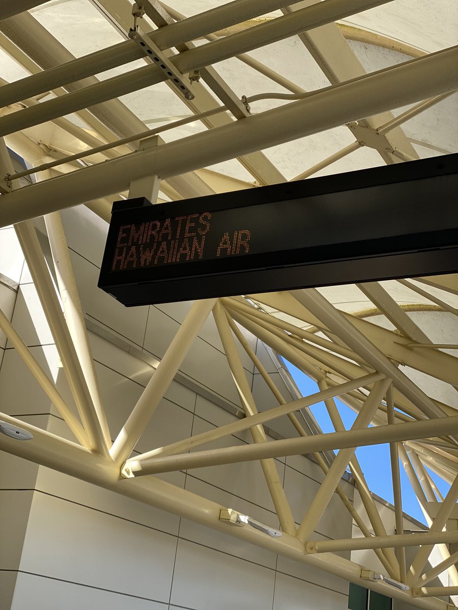 jkfiveo's tweet photo. Signage at the passenger drop off area at the Orlando International Airport (MCO) is already displaying @HawaiianAir!!!! 

HNL ➡️ MCO will begin on March 11, 2021. Come aboard our A330-200 for the 4,757-mile journey from Honolulu (HNL) to Orlando (MCO).

#hawaiianairlines https://t.co/IZvpHu2bug