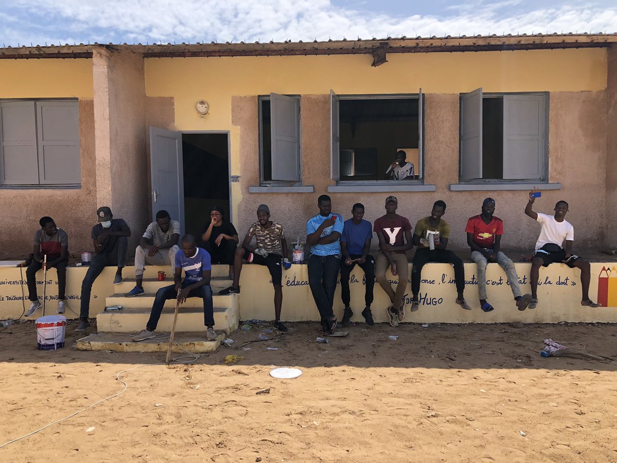 Niintche's tweet photo. Monsieur le Président @Macky_Sall vous voulez donner du travail à votre jeunesse. Voilà nous vous proposons le volontariat rémunéré à hauteur 100.000fr/mois. De manière très simple nous avons 100 écoles à rénover et nous aurons besoin de 1000 jeunes actifs.🇸🇳 https://t.co/Hi0FMsJA5d