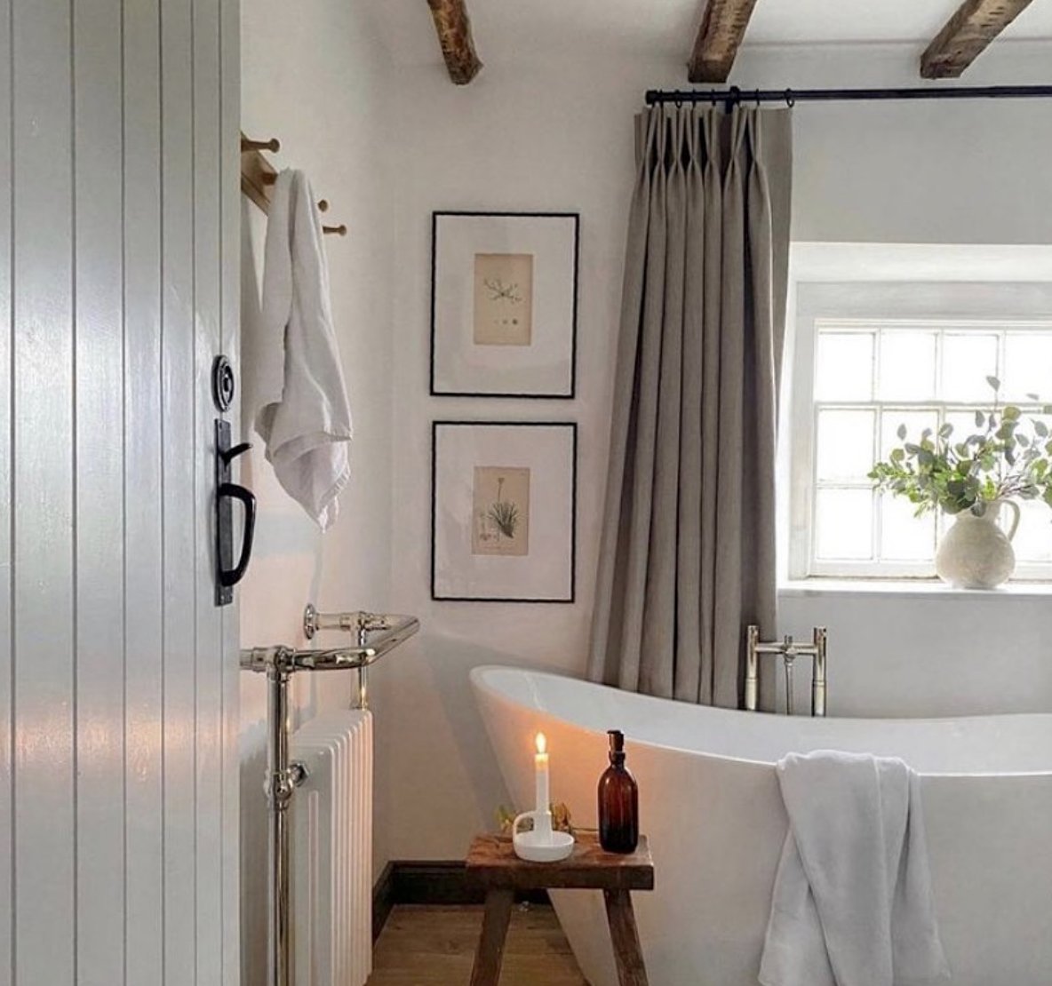 The essentials to blissful bathing: soft textures, ambient lighting and extra bubble bath. 🛀 

📸: @stephgowla / <a href="/LoomAndLast/">Loom & Last</a> #interior #design #interiordesign