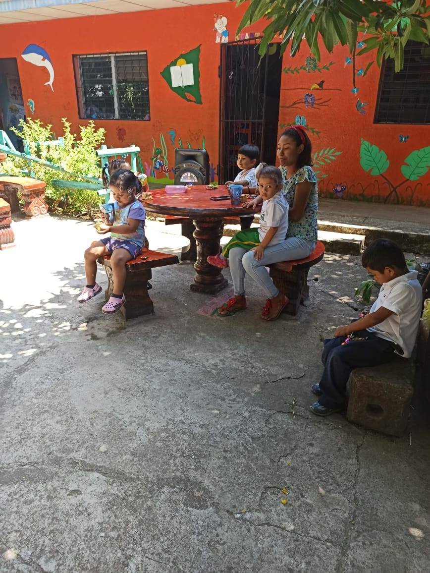 Los niños y niñas que reciben clases en el CDI-ANDEN Juigalpa, ubicado en el departamento de Chontales disfrutaron de una mañana recreativa en celebración del Día Mundial de la Mujer.

#MujeresFuerzaVictoriosaImprescindible 
#NiUnPasoAtrás