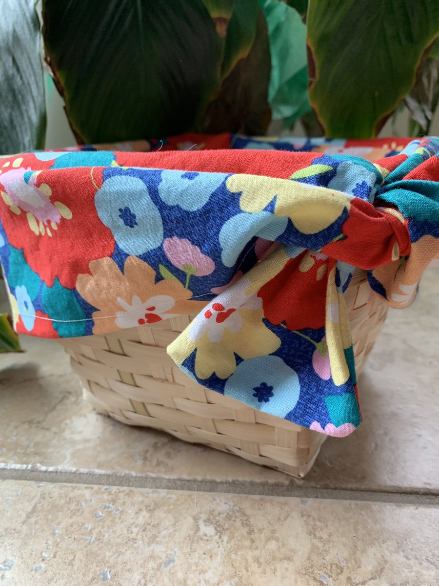SettleSisters's tweet photo. Celebrate Easter by buying one of our custom Easter Baskets! 🤩 Each basket comes with a handmade liner and can come with pre filled with some of our handmade Settle Sisters goodies! 🐰 
Get yours here: https://t.co/sfKunO6FSA https://t.co/gdg9k6FtZS