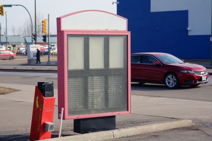 It appears that the Robin’s Donuts location on Victoria Avenue is no more. bdnmb