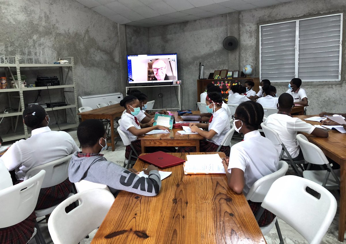 CGuyEtienne's tweet photo. Le Professeur-Chercheur JL Berenguer , de Nice, dispense son premier cours virtuel de Géodynamique interne, sur la plateforme de @CattsPressoir, aux élèves du Secondaire 3. @MENFP_Education @ambafranceht @learningplanet_ @FrancoisTaddei #elearning @GPforEducation https://t.co/vjVum3hb96