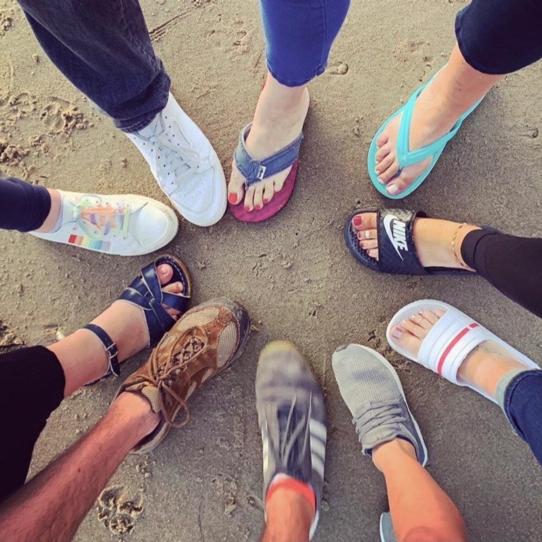 NightingaleHH's tweet photo. ❤️ PANEL OF THE WEEK ❤️
.
.
.
"For my Build a Balloon sponsorship panel I decided to choose a fond memory on the beach with family, which I hope we get to do again in the near future!"
.
~ Val Gillett
.
.
.
#nightingalehousehospice #hotairballoon #buildaballoon #createyourpanel https://t.co/98hsFXHSIh