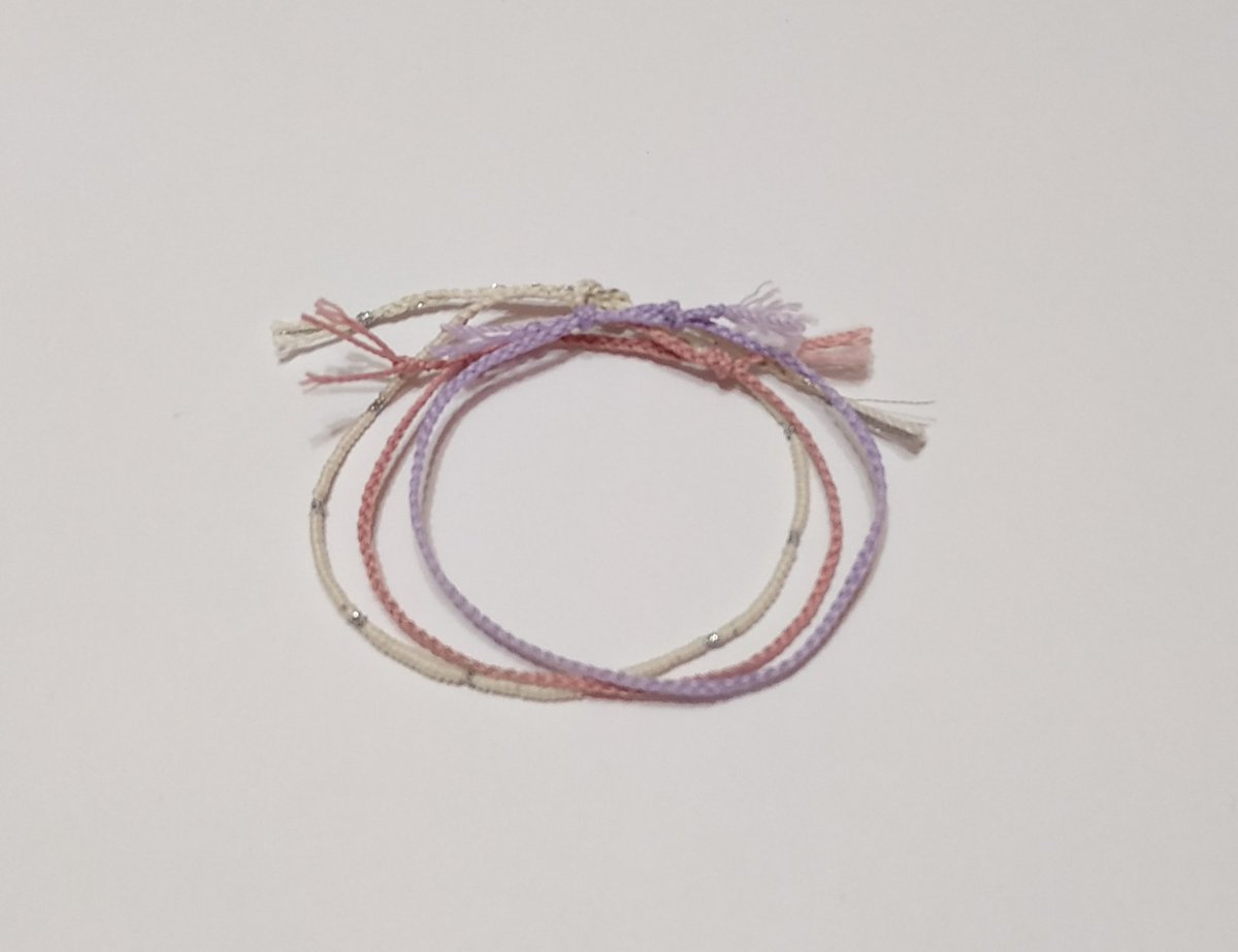 El yapımı bileklik 💜

BTS üyesi Suga'nın taktığı bilekliktir ve el yapımıdır ✨

Sipariş bilgileri ve merak ettiğiniz herşey için dm'den iletişime geçebilirsiniz ☺️