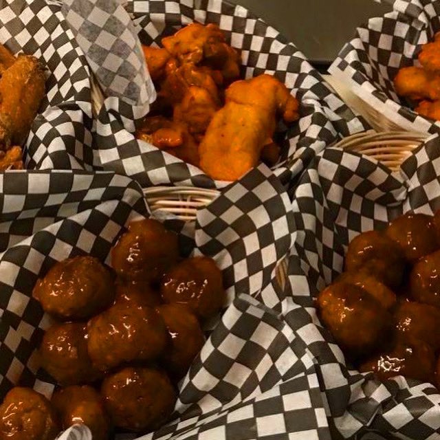 MugsPubCalgary's tweet photo. Tuesday at Mugs!
$4 a Pound for Wings and Such! Choose from Wings, Meatballs, Rib Bites and Cauliflower Bites!
Plus $24 Buckets of @ToolShedBeer And our 8inch Pizza is $10 All Day Everyday!
Happy Hour is 4-7!
#yyc #yycpubs #yycbeer #yyceats #yycwings #yycpizza #yychappyhour https://t.co/nVwaiBBYIh