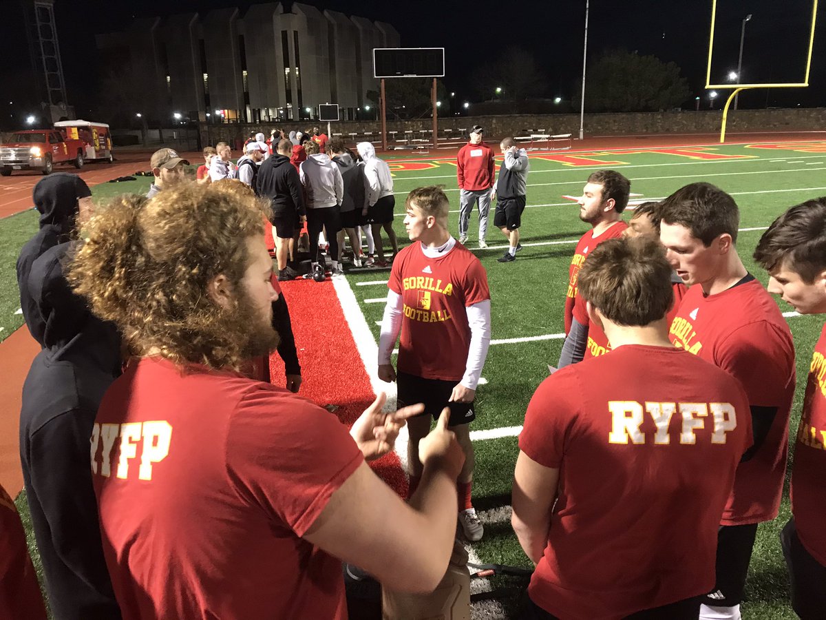 PittStateROTC's tweet photo. We had the honor to work out with the PSU Football Team this morning. Great competition! https://t.co/BeqPUSsQsg