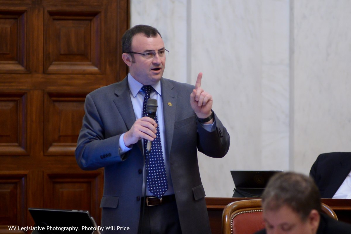 wvsenatedems's tweet photo. Senator @GlennJeffriesWV: we have made our payrolls public for decades. If construction companies are doing things right, there is no reason to hide these records from the public about how taxpayer dollars are spent.
#SB370 #WVGOPcorruption #WVGOPsecrecy https://t.co/uunXz3jY8e