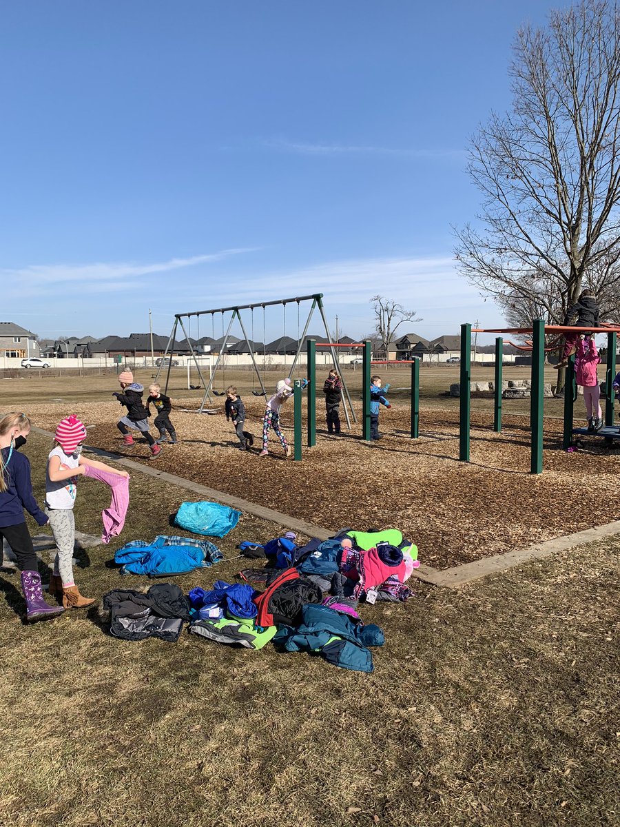 MmeDawson3's tweet photo. You know Spring is around the corner when you head outside for duty and see multiple piles of familiar jackets that students claim they are too hot to keep on. @CaradocPS
#atouchofspring #coyotepride #caradocproud #spring2021 https://t.co/NiktRykeOt