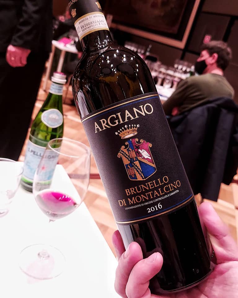 8 MARZO⁣⁣⁣
⁣⁣⁣Grazie per questa splendida verticale del Brunello di Montalcino: ⁣⁣⁣
2016-2015-2010-2006-1999-1979.⁣🍷⁣
⁣Straordinario Brunello di Montalcino Vigna del Suolo 2016 e Solengo 2018.⁣⁣⁣
#solengo #argiano #argianovini #argianobrunello #elisadublyanska