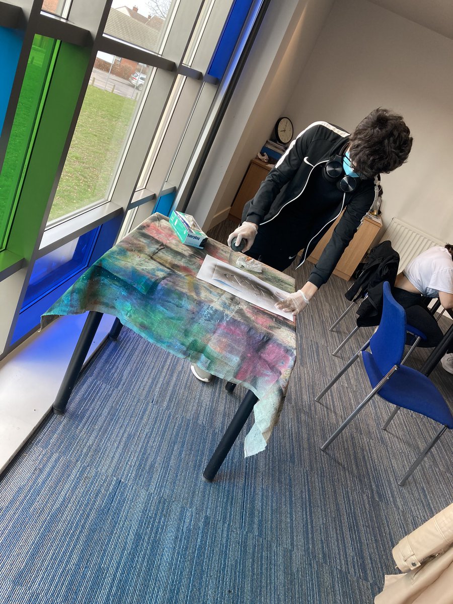 Huge thanks to stg David Moore  <a href="/WMPolice/">West Midlands Police</a> for providing an open, honest dialogue with our young people today and for supporting our #socialaction project on #DomesticViolence young people have been exploring their visuals today <a href="/SBitC_CCFC/">Sky Blues in the Community</a> @WestMidsVRU @CarolinePHCOV <a href="/bringcolour/">Bring Colour</a>