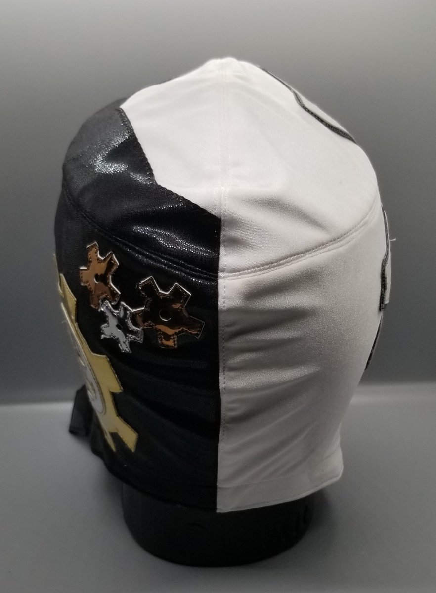 ArcticSharkCo's tweet photo. This was a fun mask to make and @DeathSavior was really nice to work with. I can't wait to see him streaming away in this mask! https://t.co/racizvxjCr