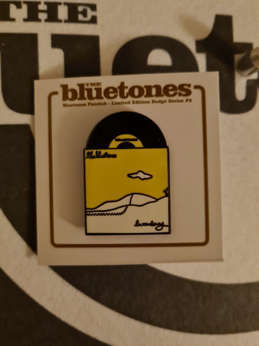 BluetonesFanz's tweet photo. Here you go y’all

Badge No 2 in our @TheBluetones covers series

Waddaya think? #Luxemburg #LimitedEd

On sale from Friday 6pm 😍 https://t.co/gj4GwdeTEq