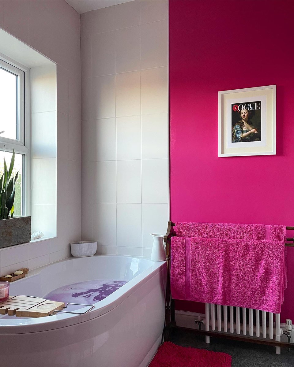 SavidgeReads's tweet image. Bathroom is looking an absolute pink pop of a treat. The new fabulous  @InkAndDrop print from the fabulous @MsMelanieSykes has made it EXTRA. Love it. Wish could just sit in it all day and zoom from it. Hahaha.