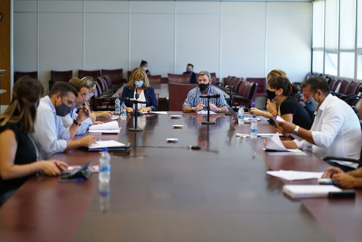 DiputadosMPN's tweet photo. #ComisionB avanza con aportes el Proyecto de Ley 14.028, por el
cual se crea el Fondo de Garantías del Neuquén (FOGANEU). Cuyo objetivo será promover el desarrollo de la economía en
diversas zonas productivas facilitando el acceso al crédito. https://t.co/P1oXPMQu2r