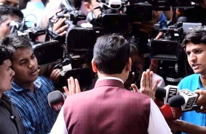 त्यांना तुम्ही काहीही म्हणू शकता, त्यांची जात काढू शकता, शरीरावरुन कमेंट करु शकता, कौटुंबिक आयुष्यावर तारे तोडू शकता आणि ट्रोलही करु शकता!

पण,

ते यावर काहीही बोलणार नाहीत, डगमगणार नाहीत, संयमही ढासळू देणार नाहीत!

एक मात्र निश्चित,
त्यांना टाळून तुम्हाला पुढेही जाता येणार नाही!