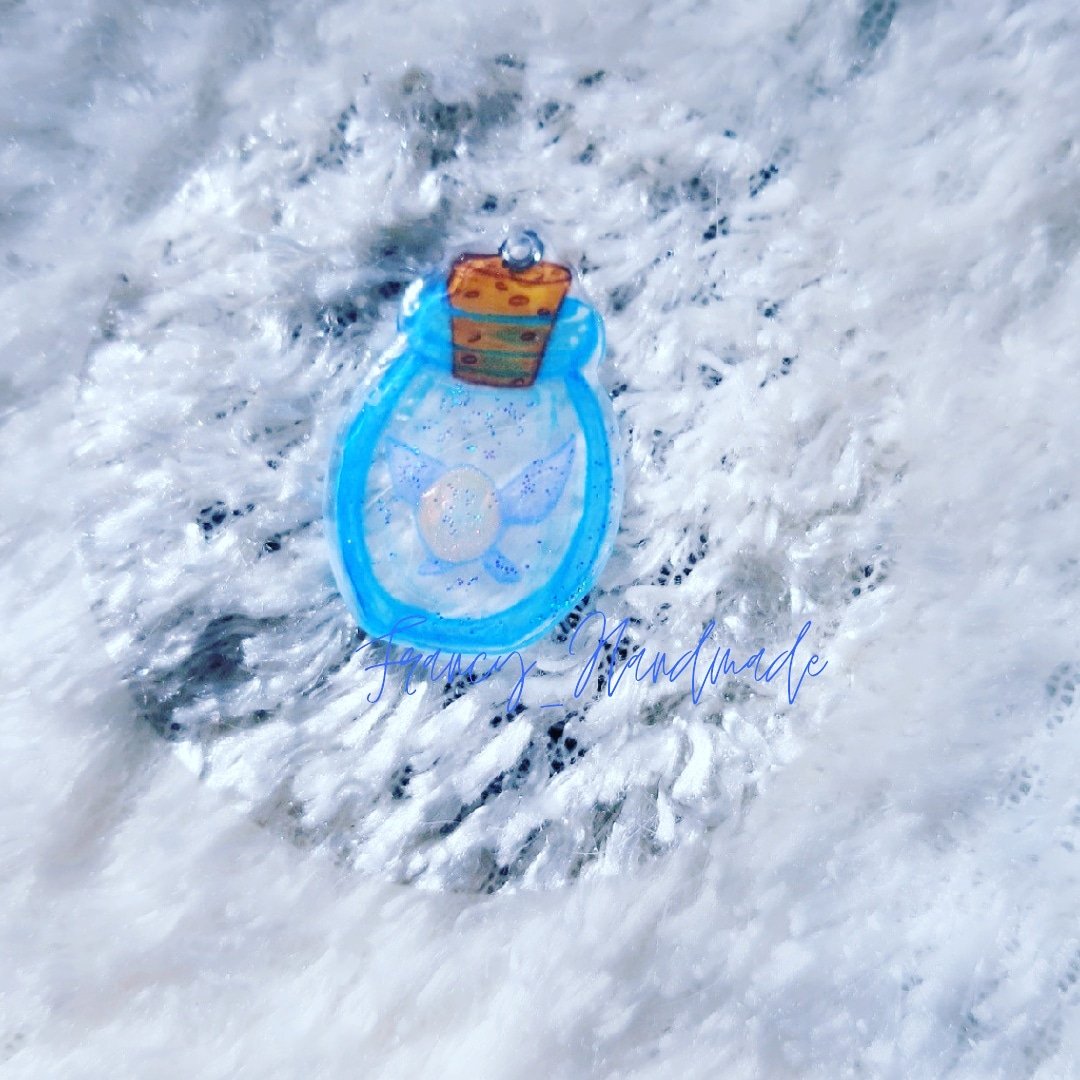 FrancyHandmade's tweet photo. Fairy bottle๐งโโ๏ธ
#zeldafairybottle #thelegendofzeldanavi #glitter
#zeldakorog #zeldafandom #TheLegendofZelda #ZeldaBreathoftheWild #zeldafanart #zeldakeychain #handmadeaccessories #handmade #handmadekeychain #tloz #zeldakorogu #nintendo #nintendokeychain #glitterkeychain https://t.co/Xhsnbk3HFy