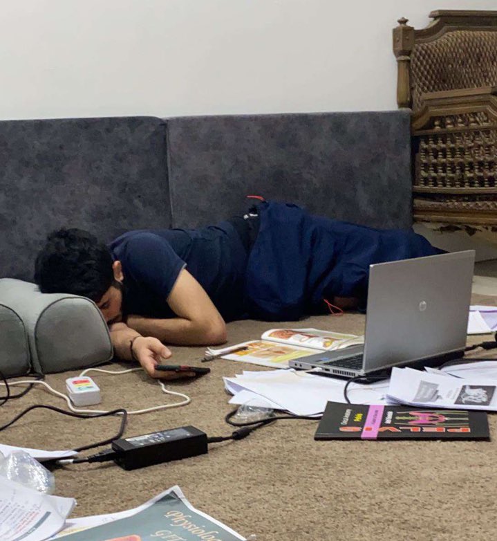 xaa116's tweet photo. واذا اشتدت عليك المهام شد البطانيه ونام https://t.co/QtnljTpXFe
