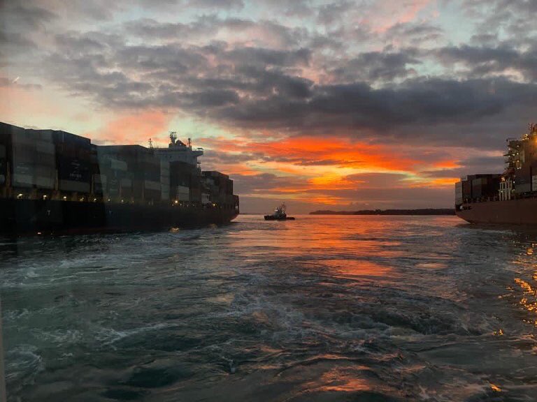 #ships #ports #tuglife #auckland #sunrise