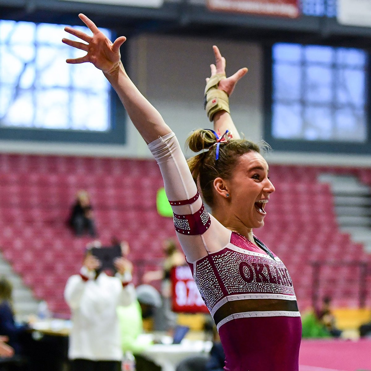 On Sunday, a pair of Sooners went 𝙗𝙖𝙘𝙠-𝙩𝙤-𝙗𝙖𝙘𝙠 with perfect scores for just the third time in program history! 

2017 (bars): @nico_613, @Kenzie_wofford 
2018 (beam): <a href="/AWebb_/">Anastasia Webb</a>, <a href="/MagsGotSwag12/">MAGGIE NICHOLS</a> 
2021(vault): Webb, <a href="/ekschoepfer/">Evy Schoepfer</a>