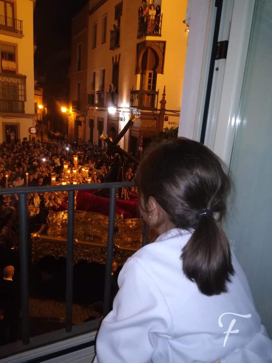 paulafdez_99's tweet photo. Con su Cruz va por delante,
Mi Dios marcaba el sendero
Saciando mi sed errante
Con el agua de Sus veneros. https://t.co/oOJn0qhBdU