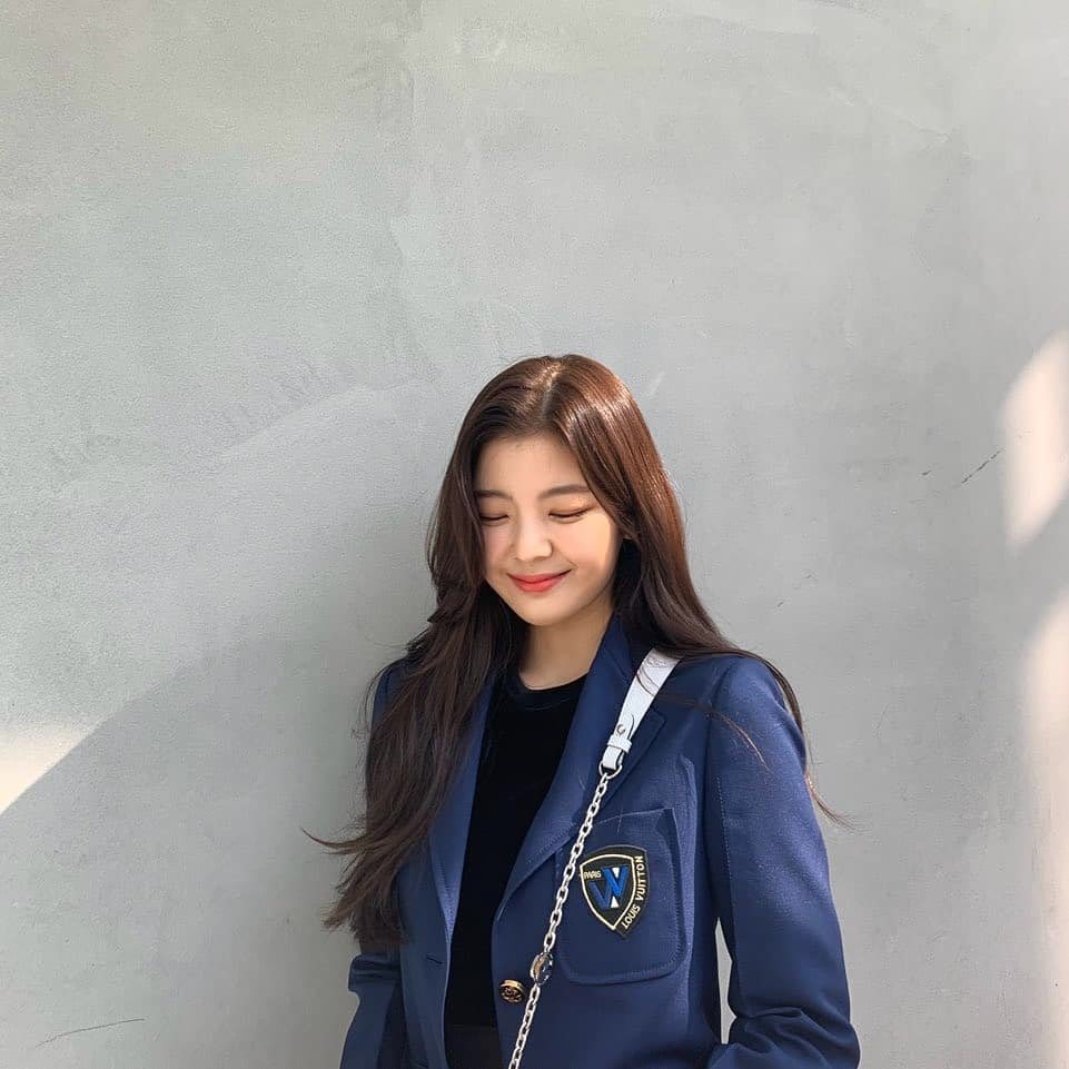 urlocalitzy's tweet photo. [#SOMI] 

Apenas salió el #TEENAGERZEP3 de estos reyes, me lo escuché cinco veces en un día, en verdad estoy ENAMORADA de cada uno de ellos y sus canciones, soy su stan1. 😳 No pude decidirme en una favorita pero por ahora soy #TeamUtopia. Vayan hacerles stream o me enojo. 🤍 https://t.co/uBKOVuSmO9