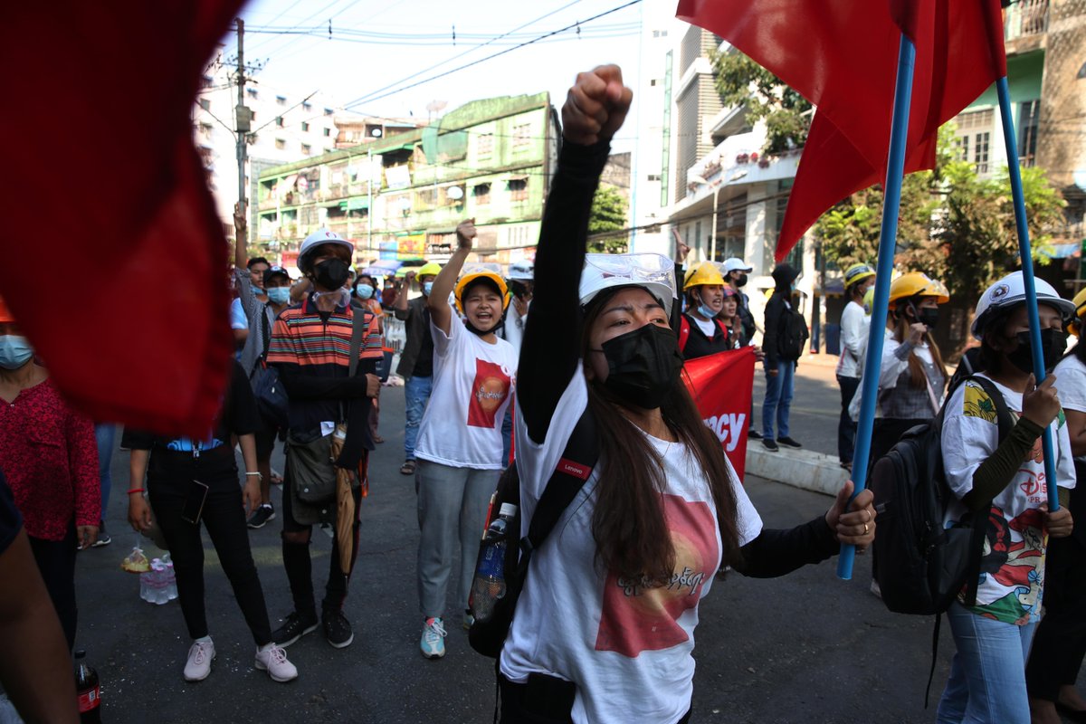 RadioFreeAsia's tweet photo. As Aung San Suu Kyi marked her fifth week under house arrest on Monday, women across Myanmar mounted a “Sarong Revolution” on International Women’s Day in opposition to the military regime that ousted the country’s most famous female. #IWD2012
https://t.co/0jTinVw34T https://t.co/MP39Blg9iN