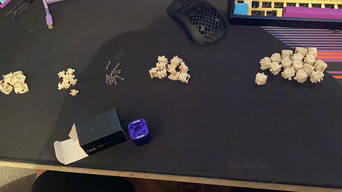 WalkerrDean's tweet image. now putting some lube in my creams as I did half of them and didn’t finish the rest but damn I haven’t ever had a good switch opener until I got the switch opener from @TheKeyCompany literally makes opening switch’s smooth 😊 if you don’t have one ☝️ you know where to go!