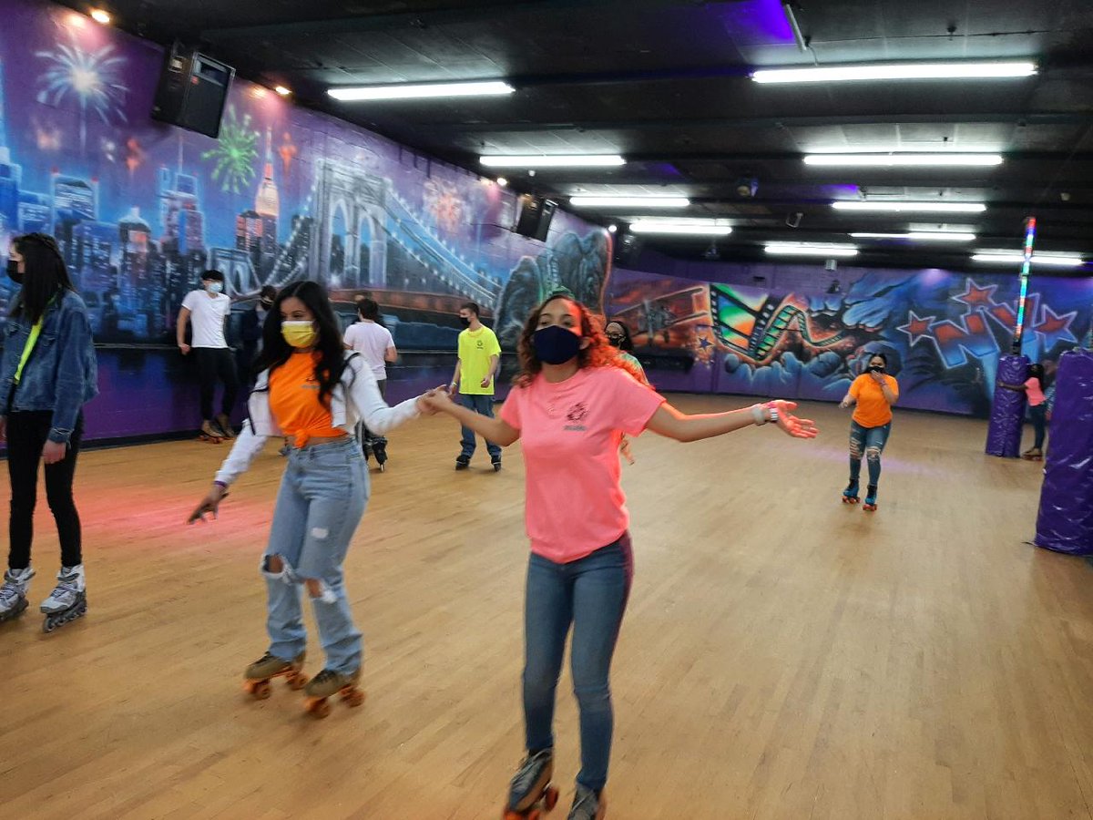 2- Seniors set aside time to skate it out!!  <a href="/WeAreDalers/">WeAreDalers</a> #DalerPride <a href="/dalers21/">Class of 2021</a>