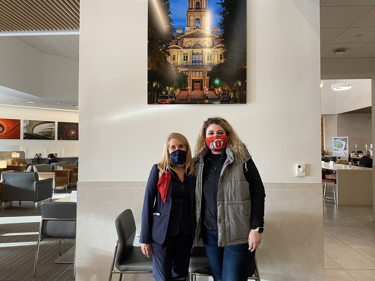 MoMoCrook's tweet photo. I was able to stop in DFW and see my friend Debbie! So grateful for the friends I made in my new hire class back in 2014! #NonRevLife #ClubAccess #Friends #TravelPodcast #NewHires #NonRevAdventures https://t.co/cPJiP87Gfx