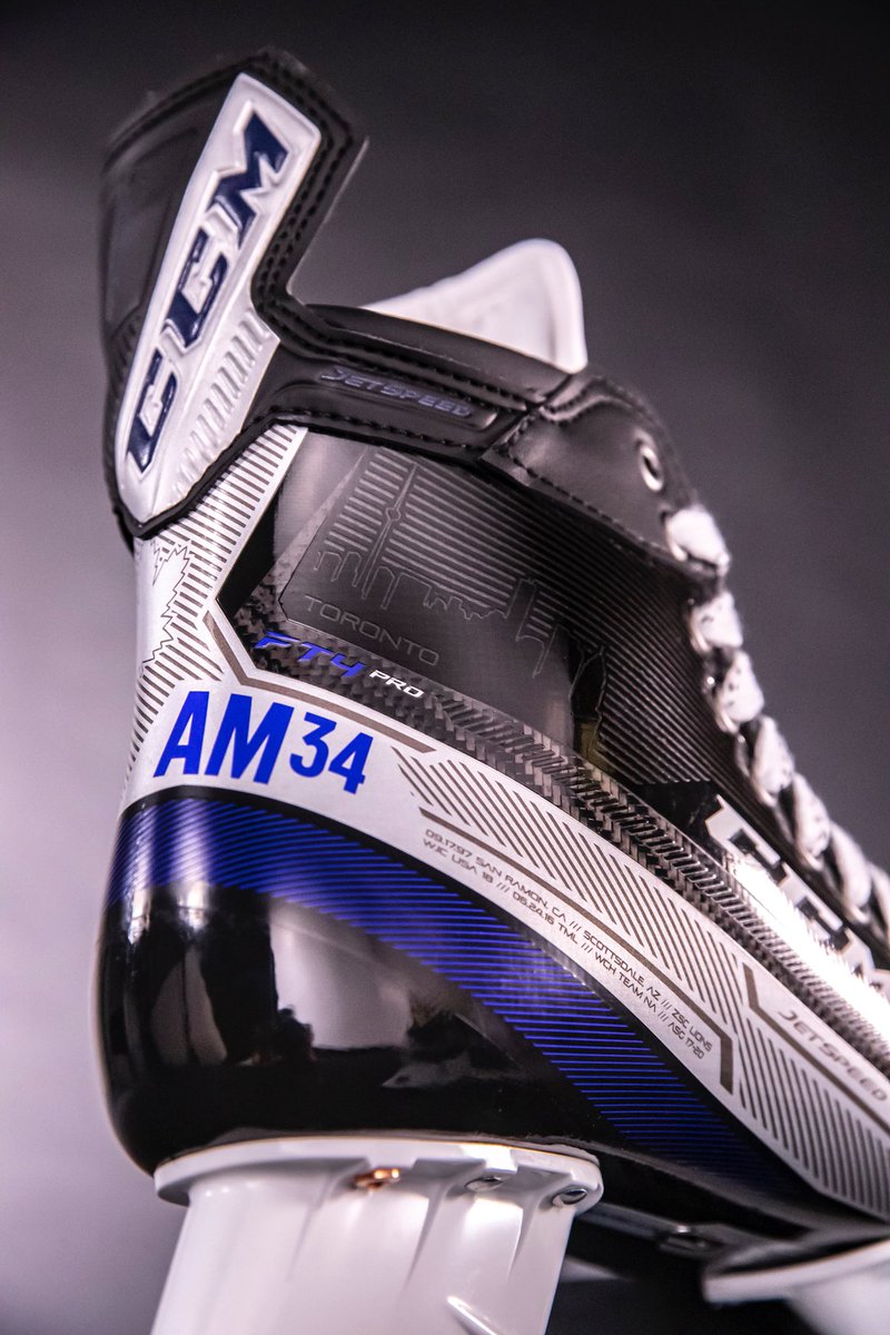 DarrenDreger's tweet image. Special edition ⁦@CCMHockey⁩ skate Auston Matthews will debut tonight.  Only player to wear these. Great graphics. Toronto skyline, some personal intel in small print. Matching stick likely to follow.