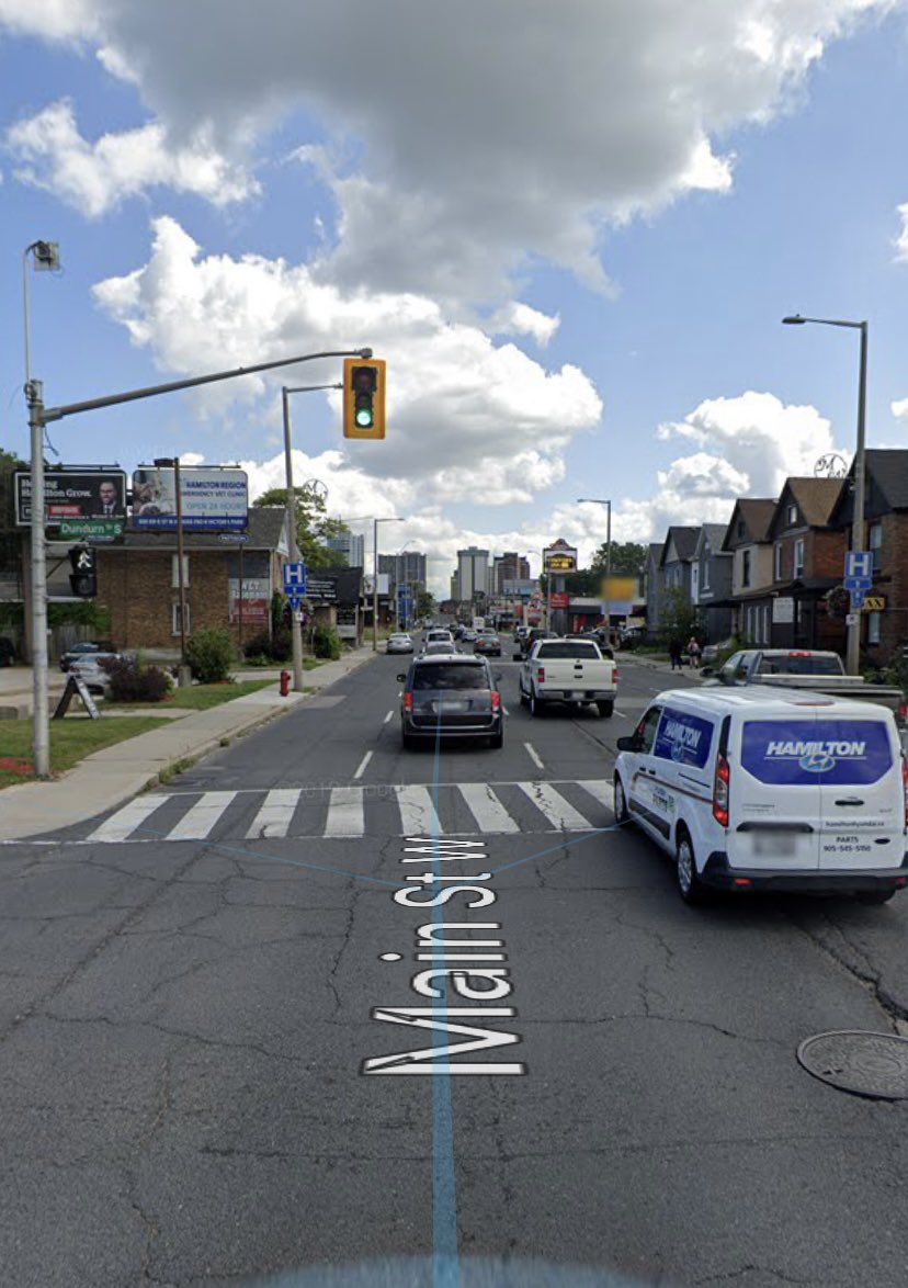 erin_mawhinney's tweet photo. Exiting the 403 at the Main St E exit right into the intersection https://t.co/NrastsBqXF