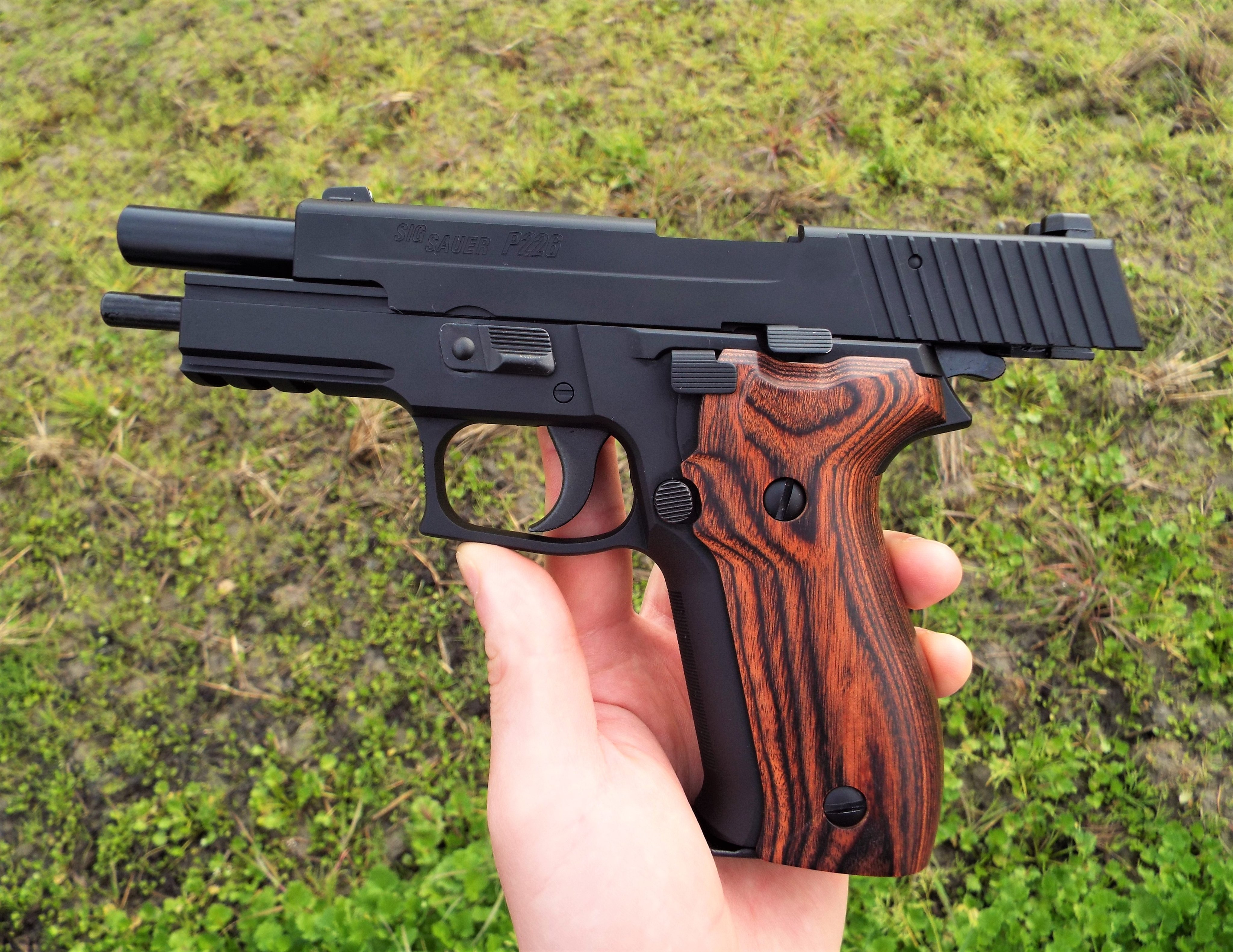 東京マルイ　ガスガン　シグザウエル P226レイル 木製グリップ WEB限定】ウッドグリップ｜SIG SAUER P226｜刻印 [WST-319