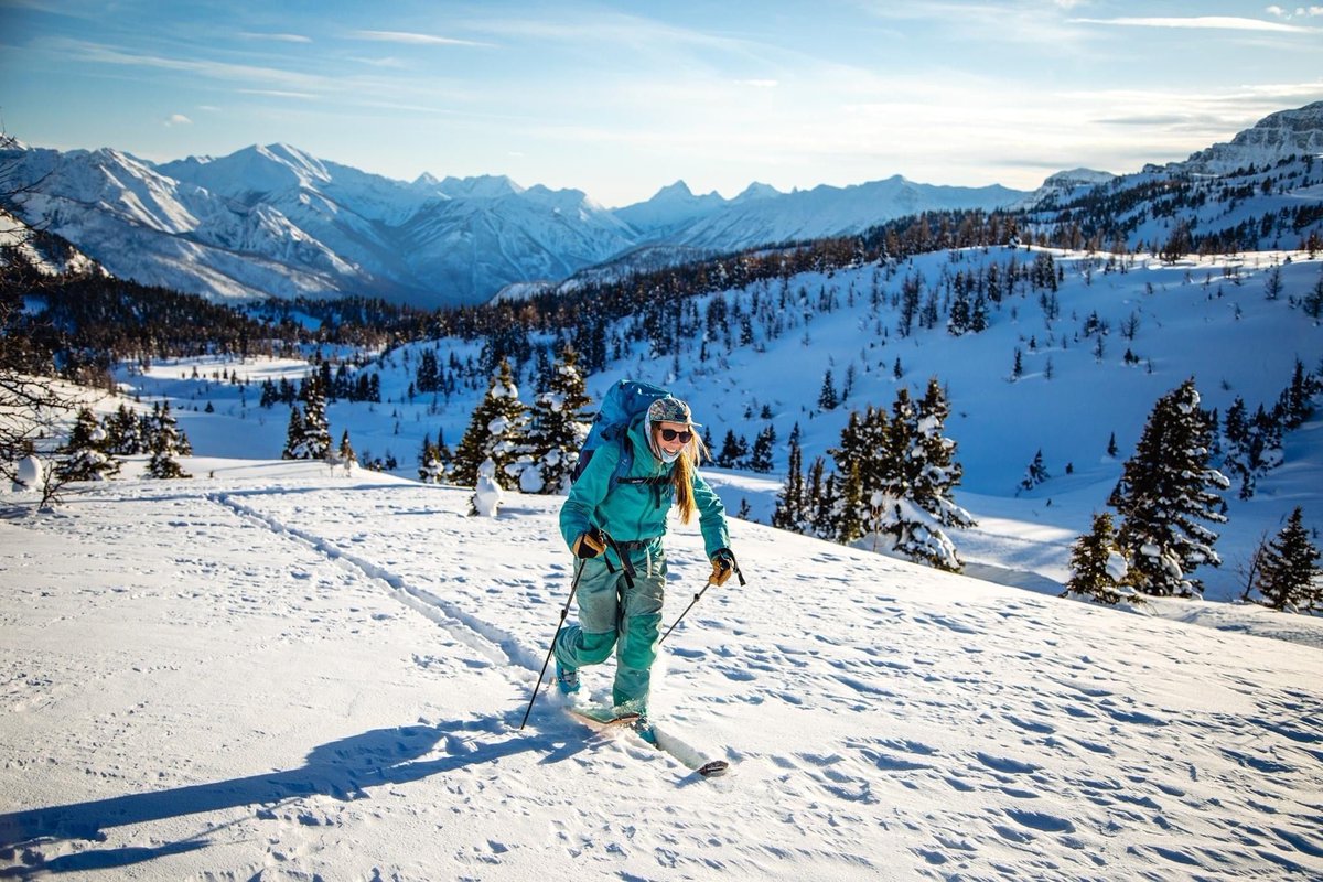 Awesome! Check out RMB’s Carolyn Highland in the Tahoe Daily Tribune! -> buff.ly/3qyusBJ

<a href="/TahoeDailyTrib/">Tahoe Daily Tribune</a> 

Purchase Carolyn’s book ‘Out Here’ today! Available online or at your fave local bookshop ❤️🌎🌲