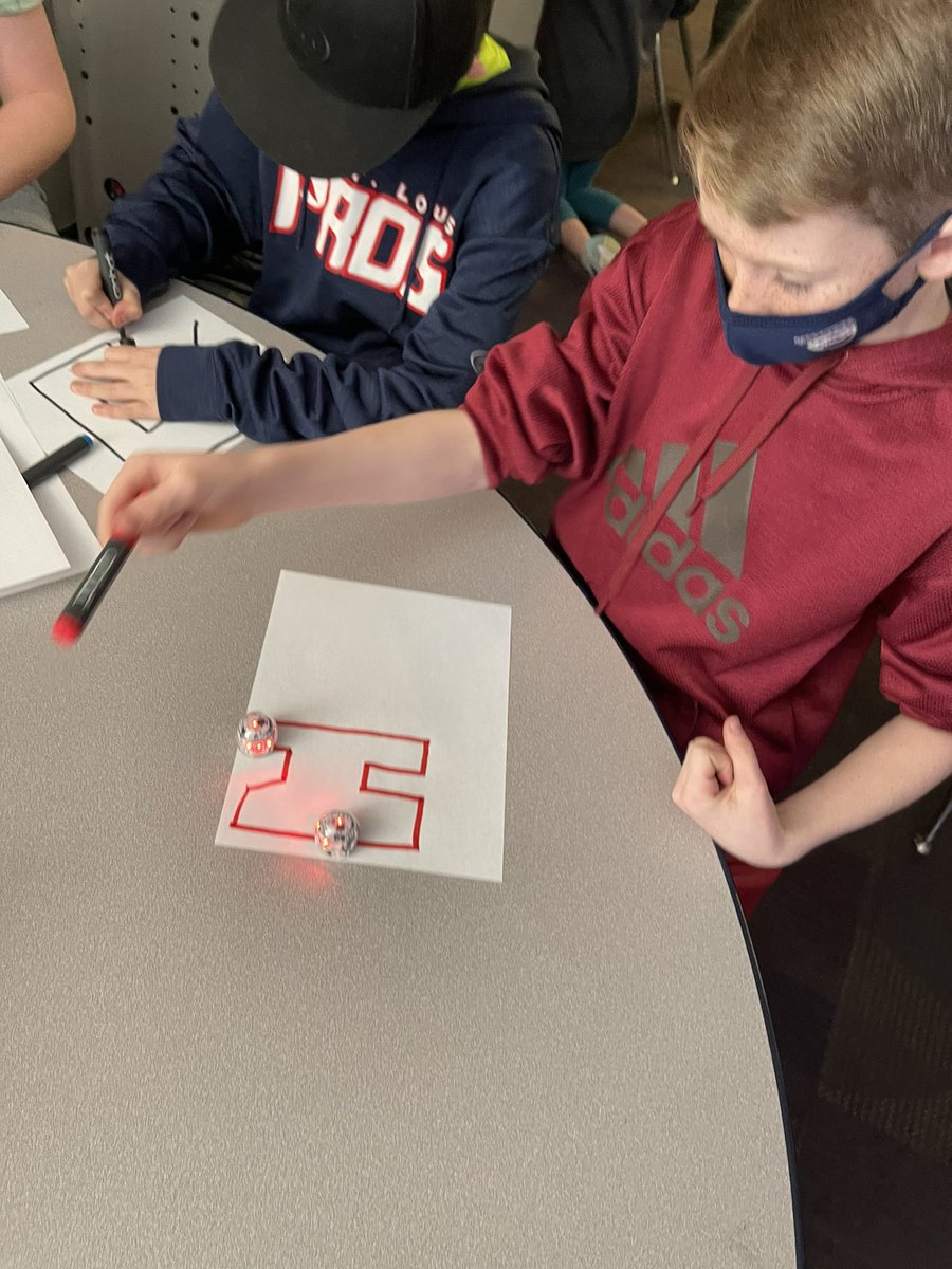 In honor of National Stem Week, we are working with ozobots and coding! The kids are loving it 🤖 @RSD_STEM_DigLrn