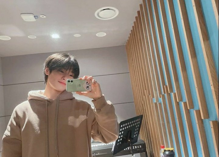 __nochebuena's tweet photo. Hi Im Kayden Noche from @misanemo_ 's hate to love me au new acc but not new to rp like and rt to be mutuals <3 https://t.co/unTSQZk04K