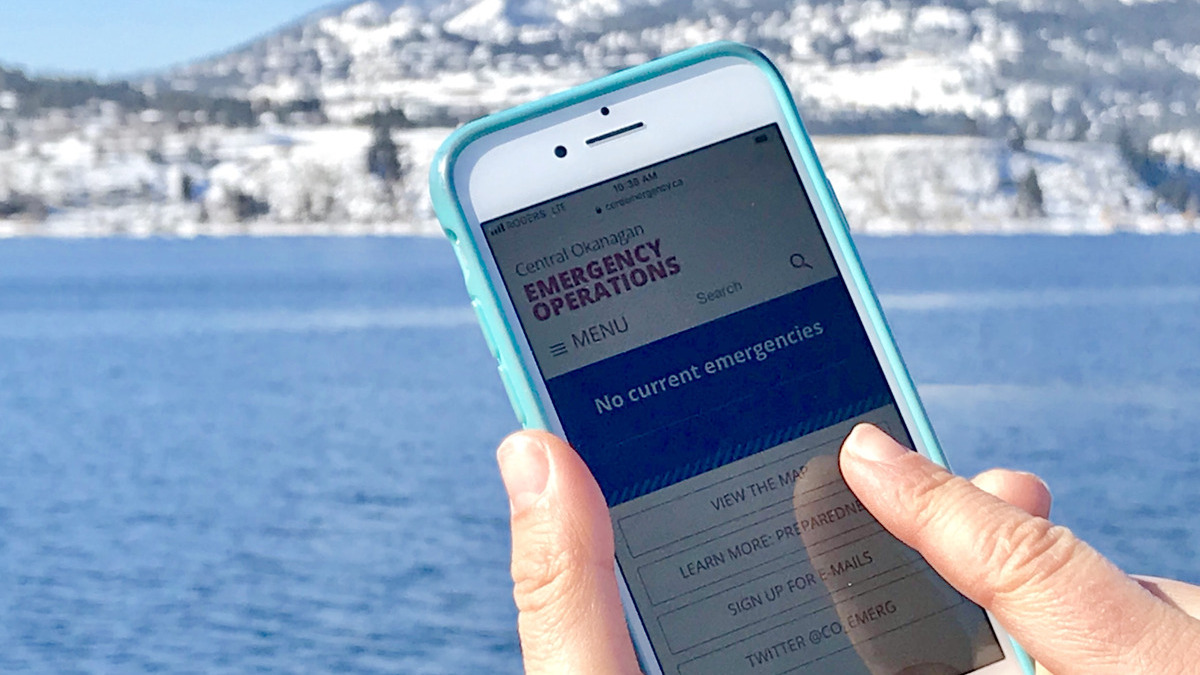 CO_Emerg's tweet photo. An emergency doesn’t wait for anyone. This time of year is perfect to get your emergency plan & ‘grab and go’ kit in place. https://t.co/TWDz3G9w9d #Okanagan #RDCO #Peachland @CityofKelowna @westbankfn @Westkelownacity @lakecountrybc @rdcokanagan https://t.co/PaKrOkFW0Y