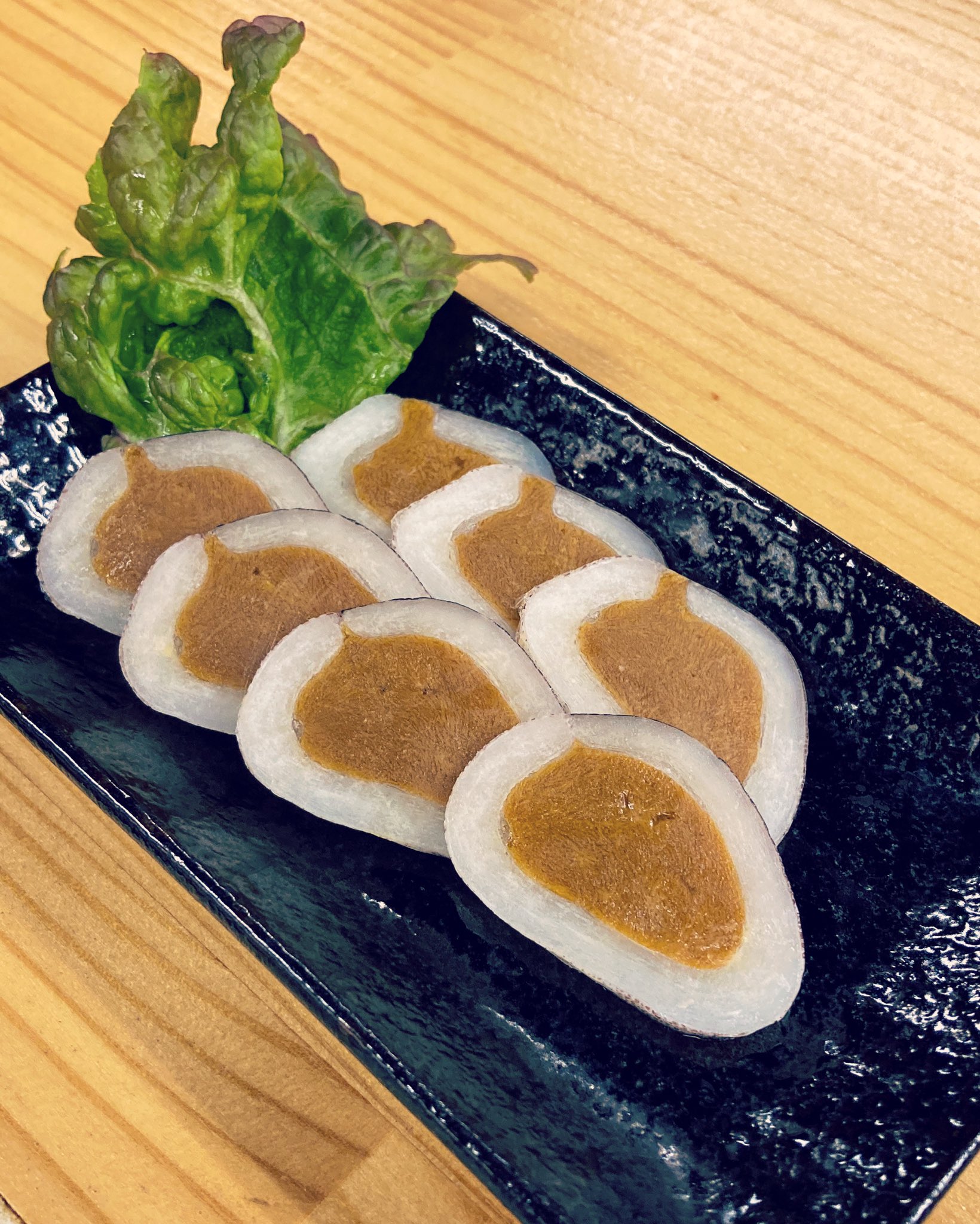 渡辺剛 昨日は大宮市場で スルメ を仕入れて来ました そのイカは お好み焼きやもんじゃには欠かせません 更には 下足バター焼き イカわた で ホイル焼き や るいべ など おつまみ にもなり 人気です いか料理 で ちょい飲み でも
