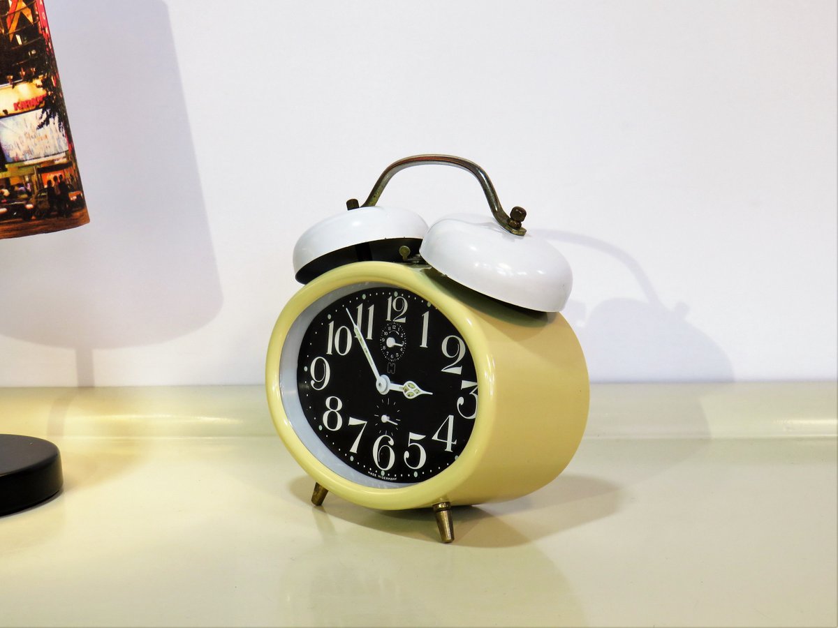 MaLanterne's tweet photo. Vintage Twin Bell Alarm Clock, Beige color, Made in Germany, Home Decor, 70s https://t.co/JvlzDBbDqU #SPRING #Mothersday #Vintage #Gifts #FREESHIPPING #lockdown #Clothes #covid19 #Homedecor #Wedding #YellowClock https://t.co/g1hxG26pzf