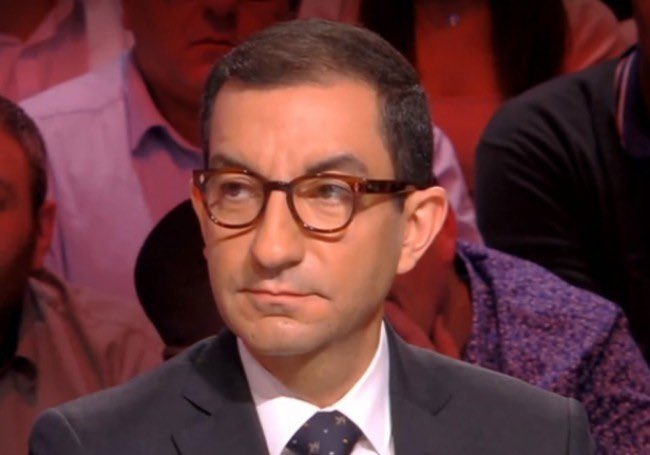 PASDM14's tweet photo. Vous pouvez dire à Jean Messiha d’enlever sa perruque #TPMP https://t.co/isU26vvqnG