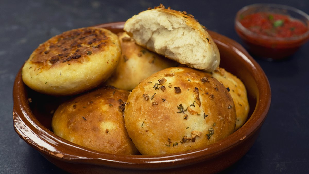 SuperPilopi's tweet photo. PAN DE AJO casero muy esponjoso y FÁCIL - https://t.co/ss2tZkeQWh

Cuando comes el primer bocado no puedes parar. Solos, con salsas, en bocadillo... da igual.

¡RT para difundir la palabra del verdadero pan de ajo! https://t.co/xa1TlaWn8F