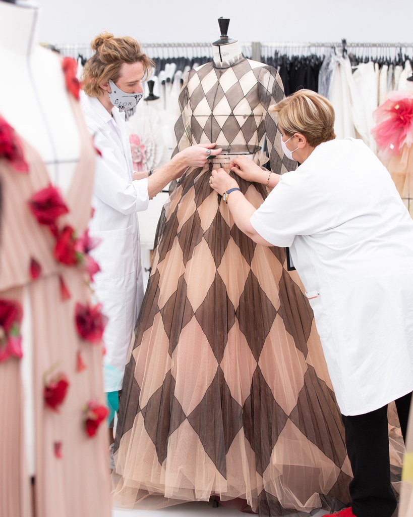 Dior's tweet photo. The ateliers are repositories of #DiorSavoirFaire, and for #DiorAW21 https://t.co/C0sJH9mR97 by Maria Grazia Chiuri they were called on for fairytale evening dresses that required careful handling of both soft and architectural pleating and romantic silk rose embellishments. https://t.co/wj65caCocB